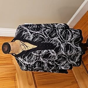 Women's size large JM collection black and white breathable shirt size 16 lnwt